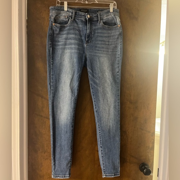 Judy Blue Jeans Woman 15/32 Denim Distressed Ankle Pant, Stretchy Comfy, NWOT - Picture 10 of 12